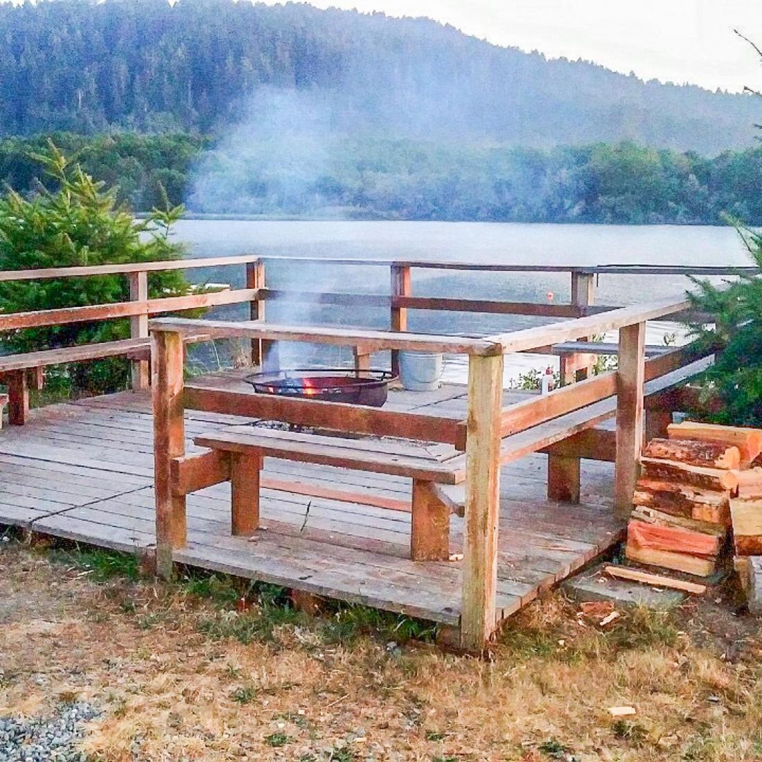 Riverview Cozy Home By The River Кламат Екстериор снимка